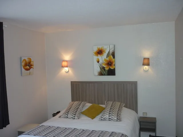 Standard, Double Bed, Sure Hotel by Best Western Saintes 4/9