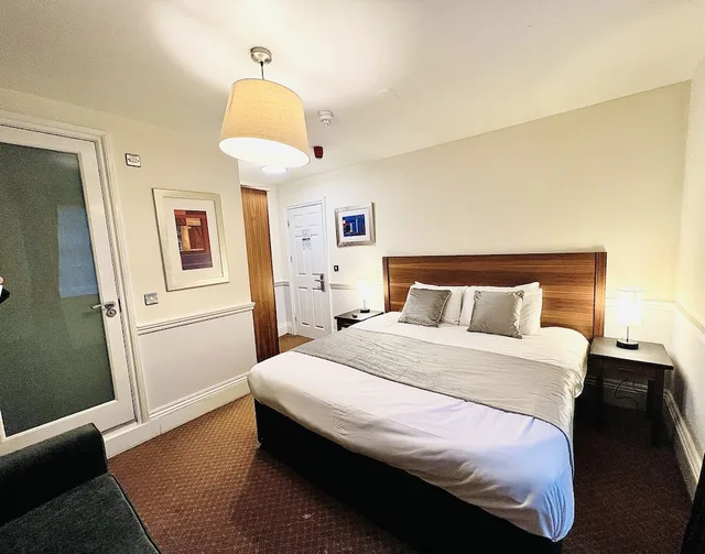غرفة قياسية ثلاثية بسرير مزدوج مع أريكة، Hotel Cavendish 1/8