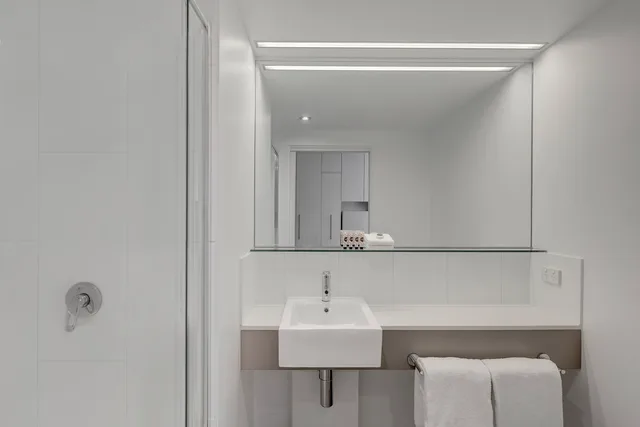 غرفة بسريرين منفصلين، Travelodge Hotel Melbourne Docklands 8/8