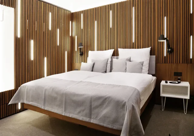 جناح بزنس بسرير مزدوج بغرفة نوم واحدة مع أريكة، H24 Hotel Berlin Lichtenberg 4/8