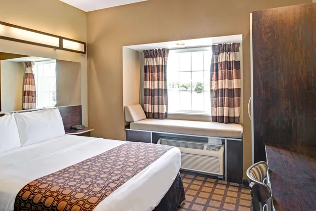 Room, Queen Bed, Accessible, Microtel Inn Council Bluffs 2/2