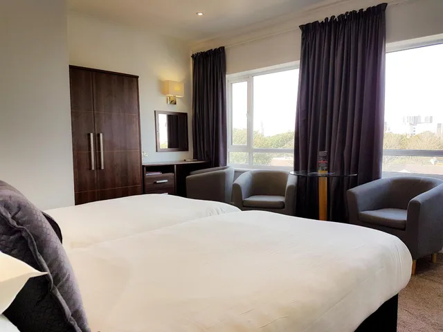 غرفة قياسية بسرير كينج، The Cumberland Hotel - Oceana Collection 2/10