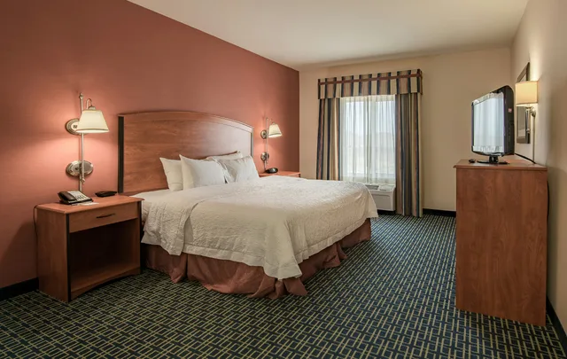 جناح بسرير كينج لذوي الإعاقة، Hampton And Suites Ridgecrest Ca 4/7