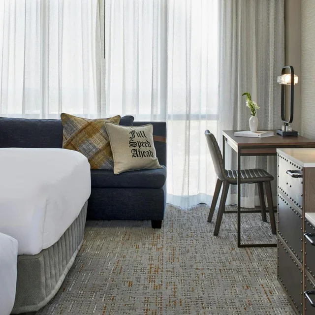 Room, 2 Queen Beds, Club Floor، Renaissance Mobile Riverview Plaza Hotel 2/5