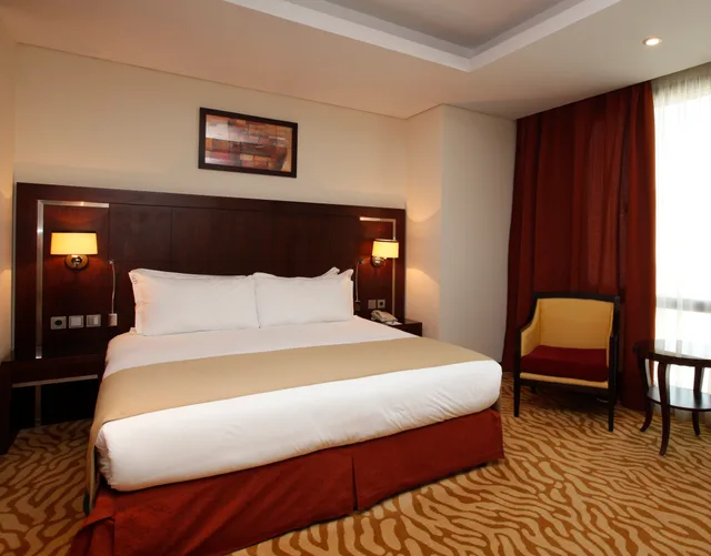 Senior, Suite, King Bed, Holiday Inn Olaya 1/1