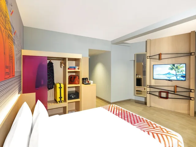 Deluxe Queen Room, Ginger Mumbai Airport 2/3