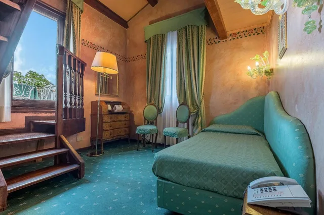 جناح جونيور بشرفة مع أريكة، Hotel Giorgione 5/7