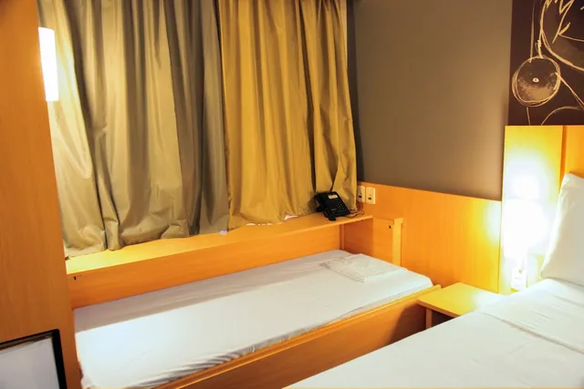 Room, 1 Double and 1 Single Bed, with Child Extra Bed, ibis Bacabal 3/5
