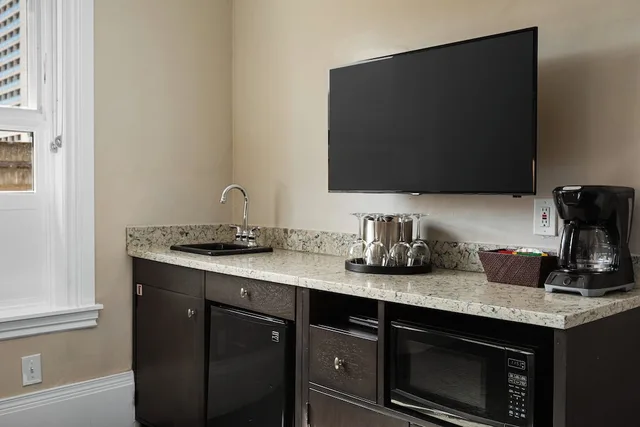 استوديو بسرير كوين، WorldMark San Francisco 8/8