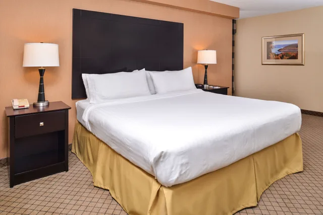 جناح بسرير كينج بحوض جاكوزي، Holiday Inn Express Lewisburg/New Columbia 5/10