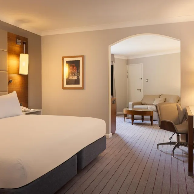جناح جونيور، Hilton Cambridge City Centre 2/6