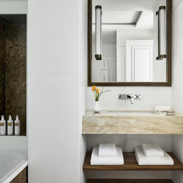 جناح سيغنتشر جونيور بسرير مزدوج، Tivoli Avenida Liberdade the Leading Hotels of the World 3/3