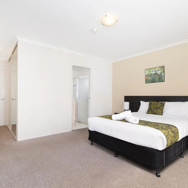 2 Bedroom Budget Apartment, Astor Apartments 1/10