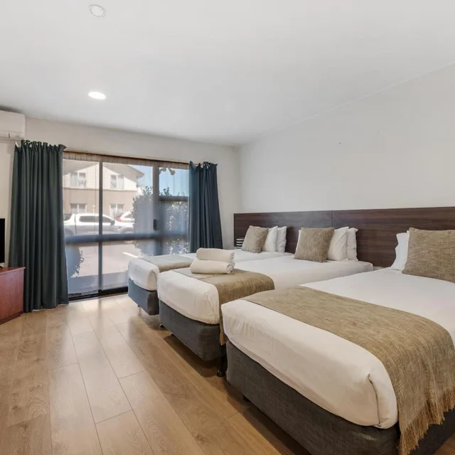 غرفة ثلاثية، Garden Inn Airport 1/10