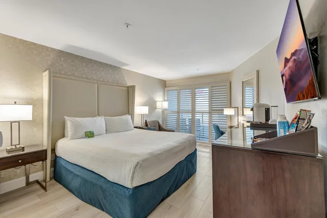 غرفة قياسية بسرير كينج بشرفة، Ocean View Hotel 2/5