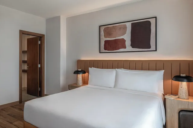 1 King 1 Double 2 Bedroom Suite Theme Park Access، Staybridge Suites Abu Dhabi Yas Island 6/10