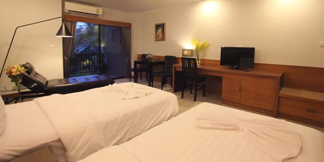 غرفة ديلوكس بسرير مزدوج أو سريرين منفصلين بشرفة، Manhattan Pattaya Hotel 1/2