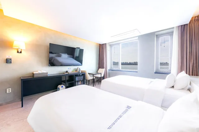 غرفة قياسية بسريرين منفصلين بإطلالة على البحر، Benikea The Bliss Hotel 1/2
