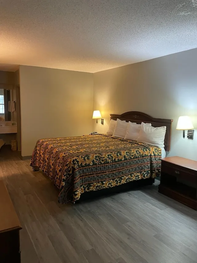 غرفة أساسية مفردة بسرير كينج، Americas Best Value Inn & Suites Slidell 1/8