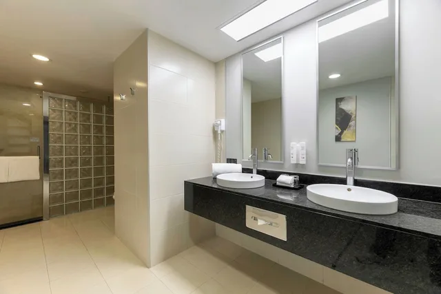 غرفة عائلية بسرير كينج، Riu Plaza Guadalajara 6/7