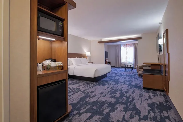 جناح بسرير كينج مع أريكة، Fairfield Inn Suites East Grand Forks 3/5