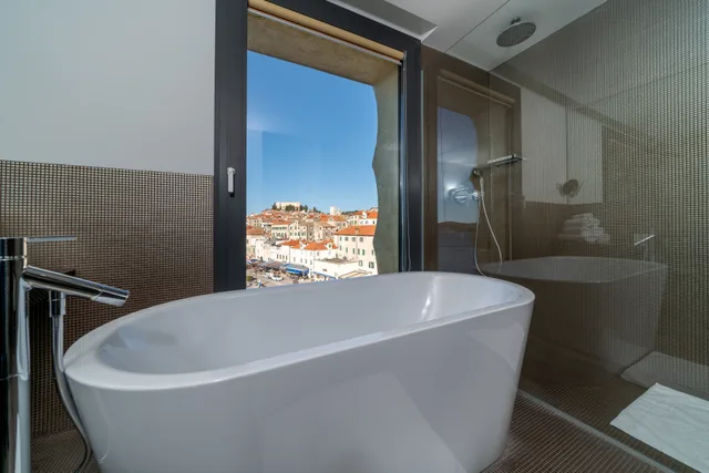 غرفة ديلوكس بسرير مزدوج بإطلالة على البحر، Hotel Bellevue-Superior City Hotel 5/6