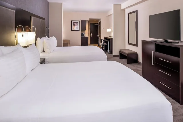جناح بسريرين كوين لذوي الإعاقة، Holiday Inn Express Suites Monroe 1/4