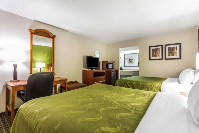غرفة بسريرين كوين للمدخنين، Quality Inn & Suites Orangeburg 3/7