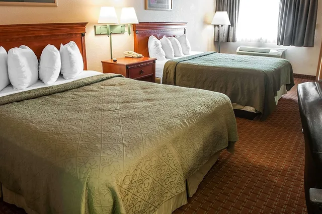 غرفة بسريرين كوين لذوي الإعاقة، Quality Inn Suites Las Cruces University Area 1/10