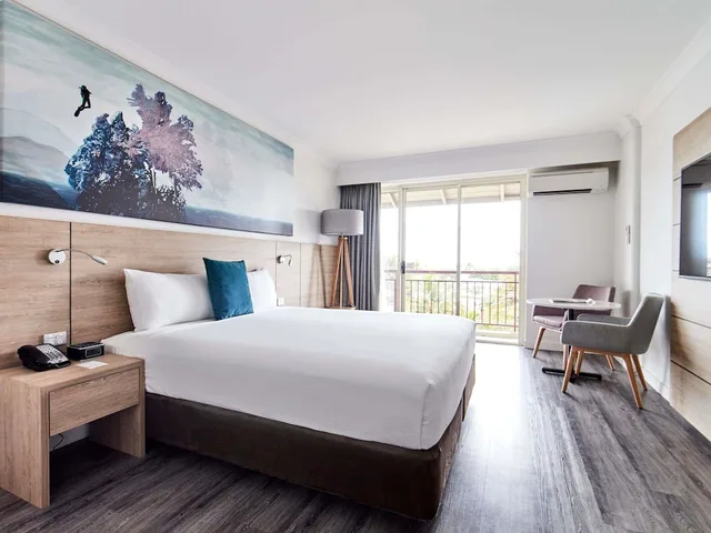غرفة قياسية بسرير كينج، Novotel Cairns Oasis Resort 4/10