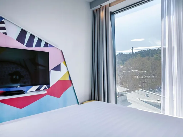 Premium Queen Room, Ibis Styles Tbilisi Center 3/5