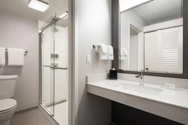 غرفة بسريرين مزدوجين، Courtyard by Marriott Palm Springs 2/4