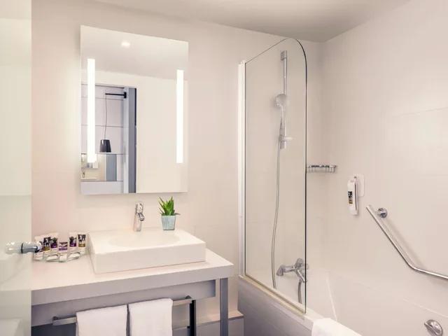 Superior, Double Bed, Accessible, Hotel Mercure Paris Montmartre Sacre-Coeur 2/2