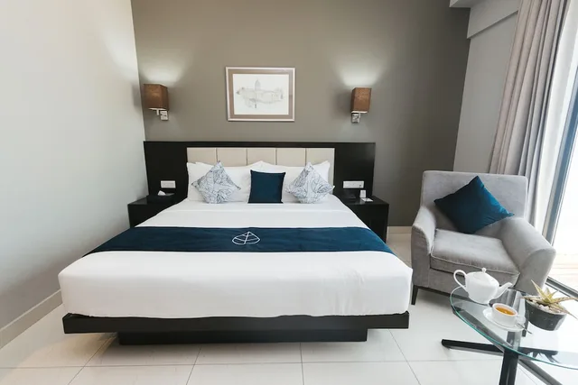 غرفة ديلوكس بسرير كينج بإطلالة جزئية على البحر، Hotel MaRadha Colombo 5/10