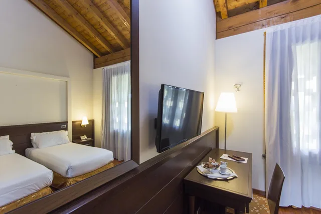 غرفة رومانسية بسرير مزدوج بشرفة، Country Hotel Castelbarco 3/5