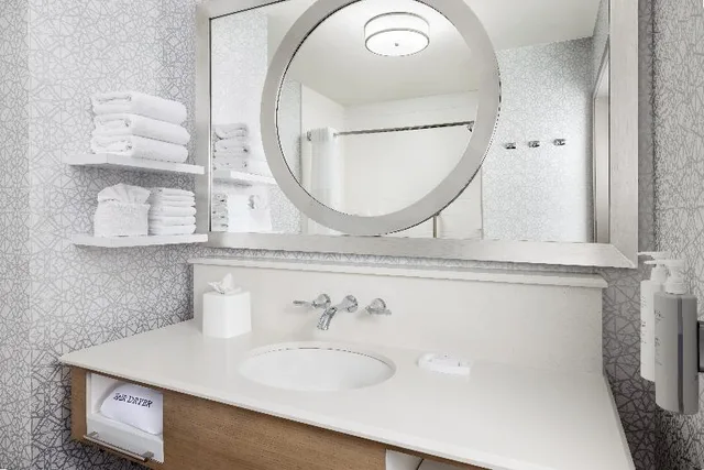 Room, Double Bed, Hampton Inn & Suites Napa 2/2