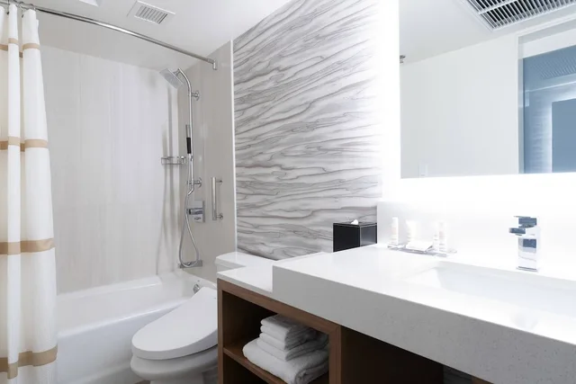 Room, 2 Double Beds, Ocean Front, Balcony، Waikiki Beach Marriott Resort and Spa 8/8