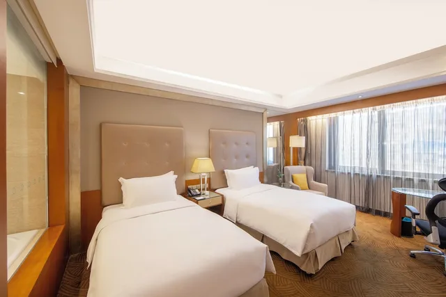 غرفة فاخرة بسريرين منفصلين بإطلالة على المدينة، Sofitel Harbin 1/9