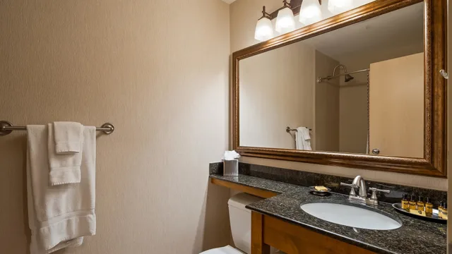 غرفة قياسية بسرير كينج بمطبخ، Best Western Plus Kentwood Lodge 9/9