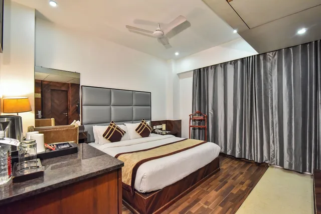 غرفة بزنس بسرير كينج بإطلالة على المدينة بغرفة نوم واحدة، Hotel Sawera Grand 5/10
