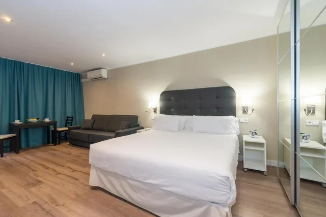 لوفت بشرفة في الطابق الأرضي، Senator Barcelona Apartments 2/2