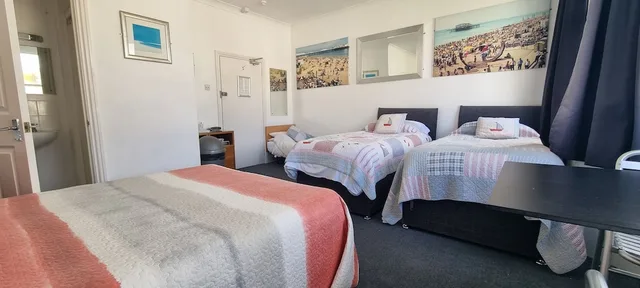 Family, 3 Beds, Marine View 7/10
