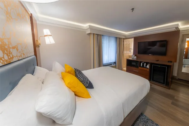 Room, Queen Bed, The Westfield Inn, BW Signature Collection 1/9