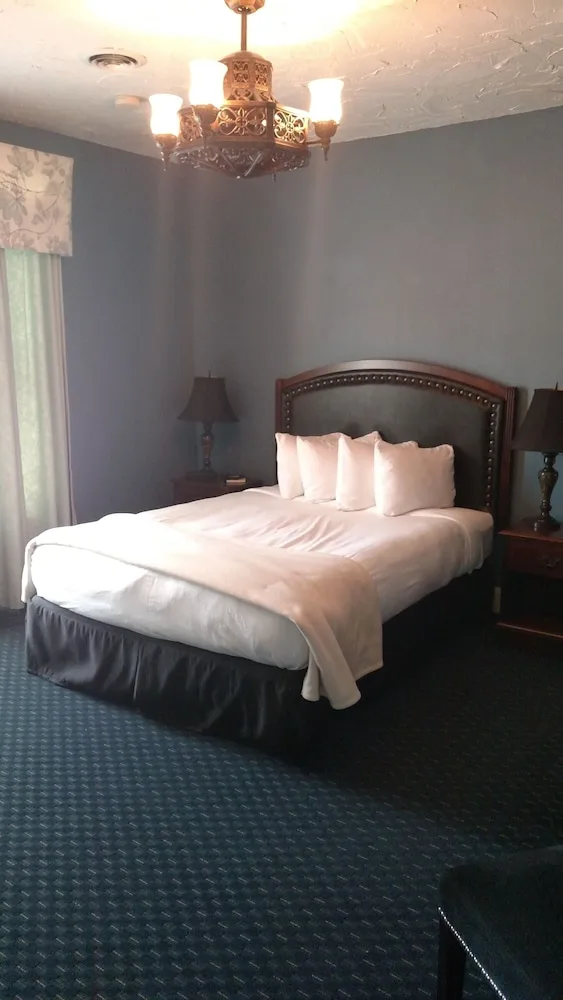 جناح استوديو بسرير كوين، The Old English Inn 2/4