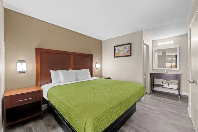 غرفة قياسية بسرير كينج، Econo Lodge Kannapolis - Concord 5/10