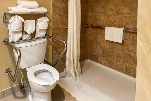 Room, 2 Double Beds, Clarion Hotel & Conference Center Toms River 2/3