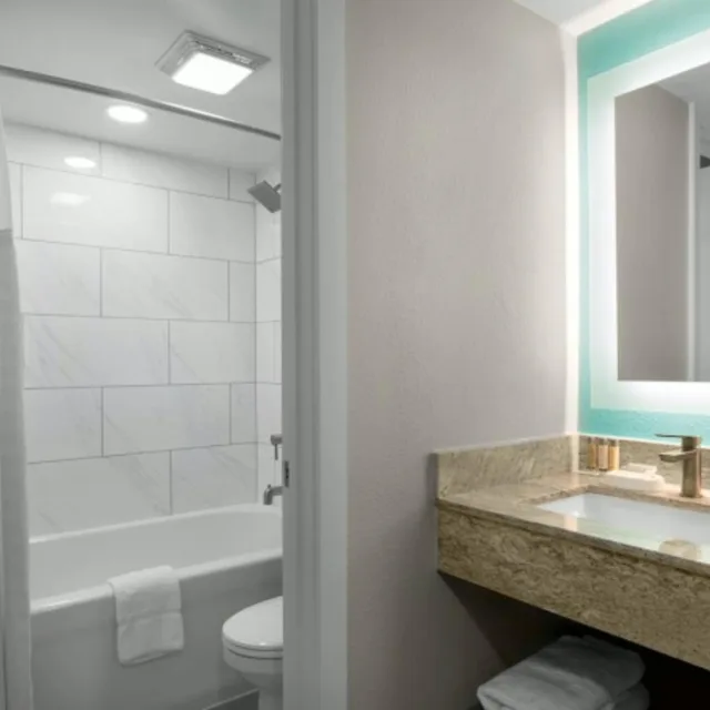 Splash Deck, Junior Suite, with View، Grande Cayman Resort 6/6