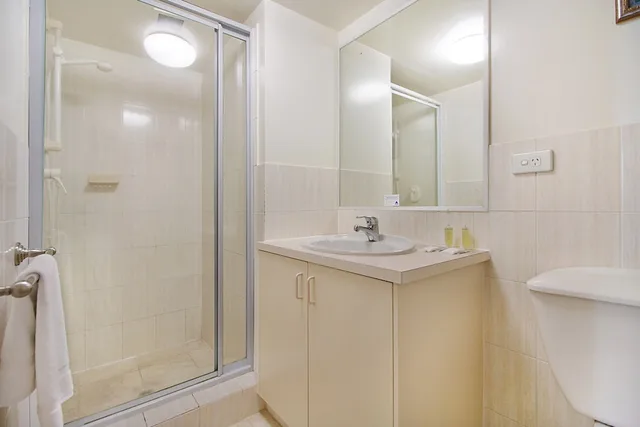 شقة اقتصادية بسرير كوين بغرفة نوم واحدة، Meridian Tower Apartments 2/2