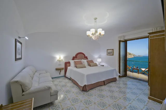 Deluxe, Queen Bed, Sea View, Terrace, Villa Corallium 2/10