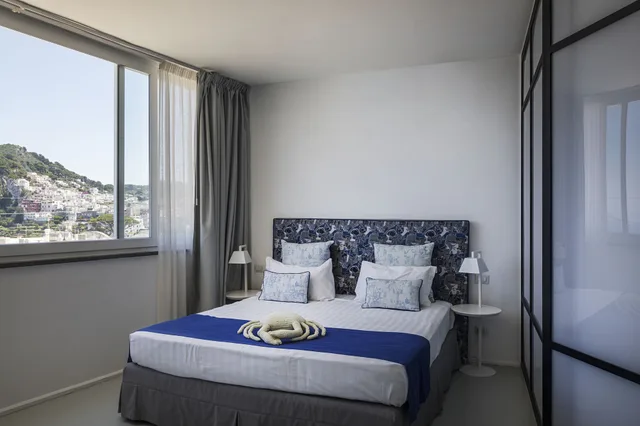 غرفة سوبيريور بسرير مزدوج بإطلالة على البحر، Suite Time Capri Villa La Pergola 6/10